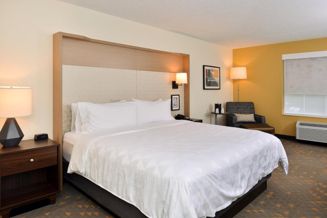Holiday Inn Hotel & Suites Overland Park-Convention Center By Ihg Екстериор снимка