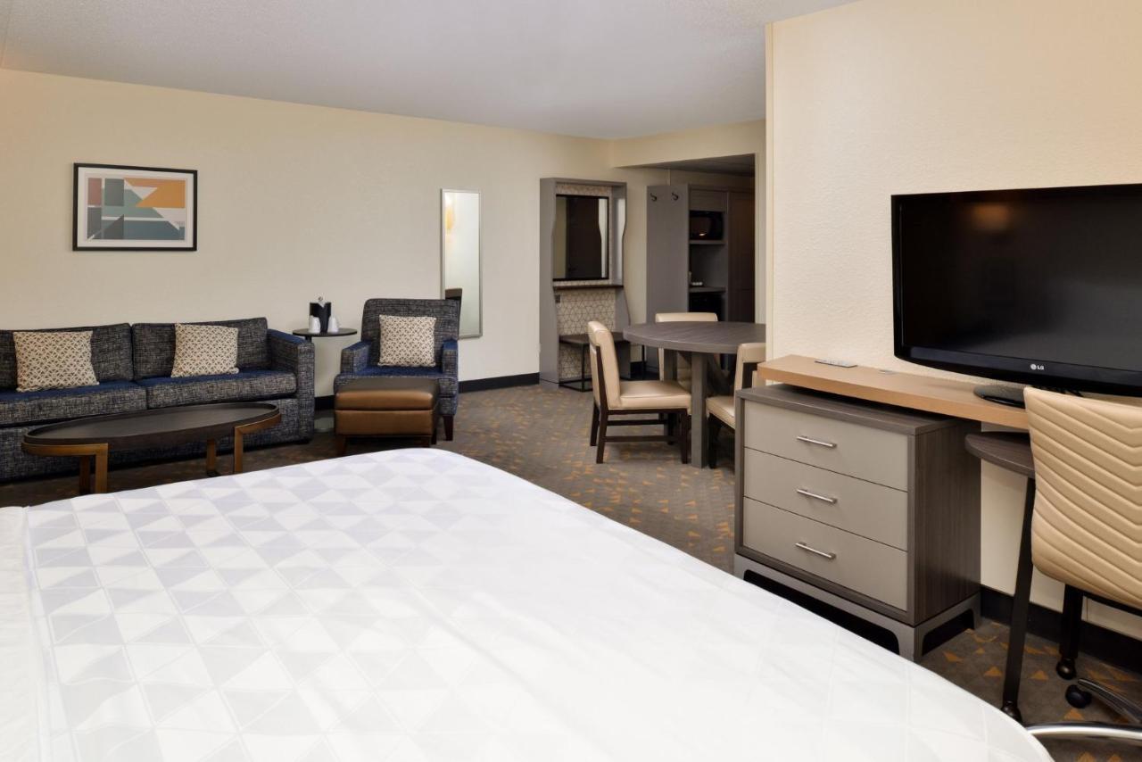 Holiday Inn Hotel & Suites Overland Park-Convention Center By Ihg Екстериор снимка