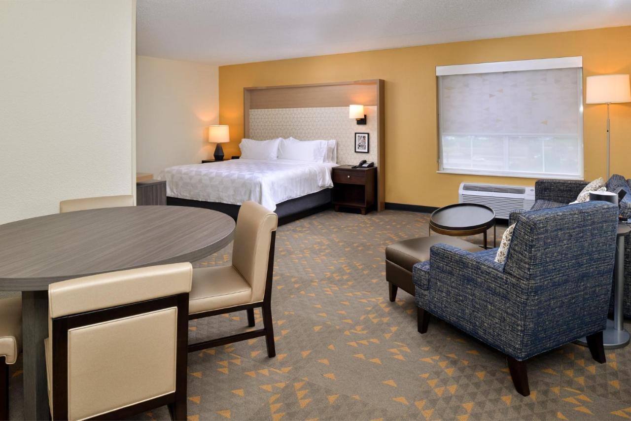 Holiday Inn Hotel & Suites Overland Park-Convention Center By Ihg Екстериор снимка