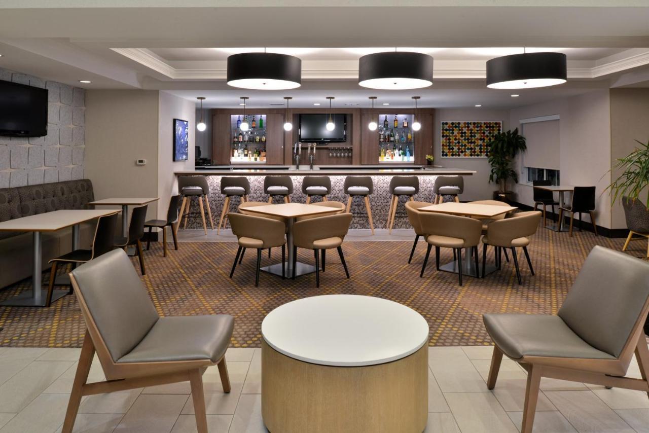 Holiday Inn Hotel & Suites Overland Park-Convention Center By Ihg Екстериор снимка