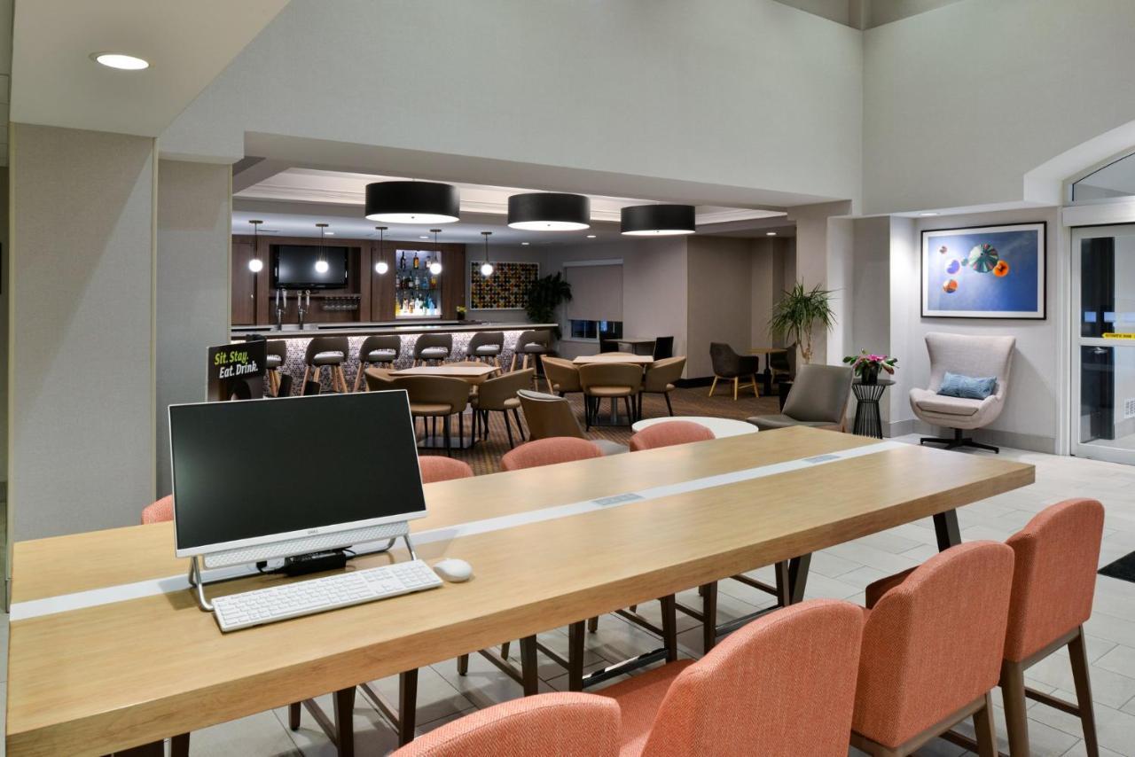 Holiday Inn Hotel & Suites Overland Park-Convention Center By Ihg Екстериор снимка